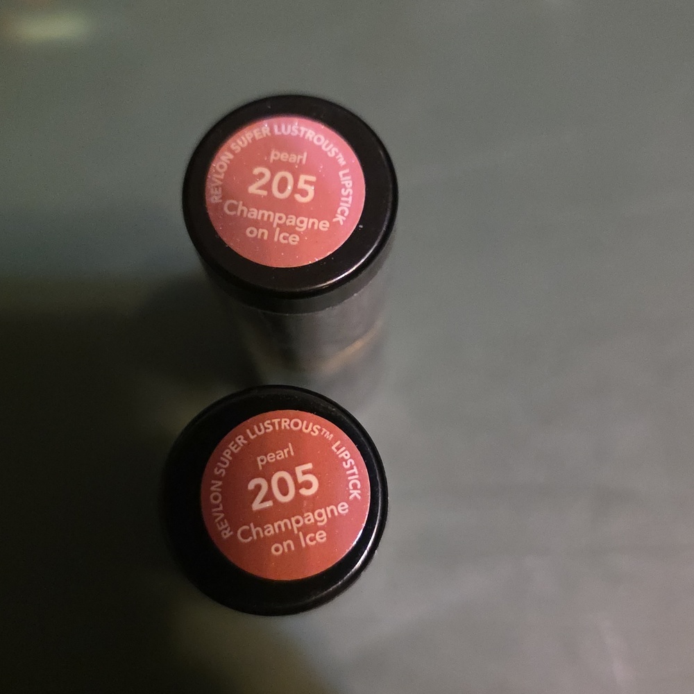 2× Revlon Super Lustrous Lipstick - 205 CHAMPAGNE ON ICE